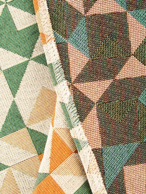 Всесезонная коллекция текстиля Basic / Орнамент Распродажа из гобелена - Распродажа Орнамент треугольники Скатерть круг д160 см 06103
