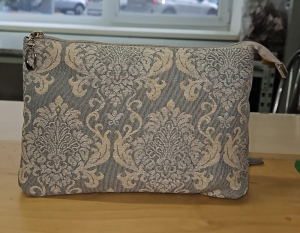 Сумки / Косметички из гобелена - 1045 Косметичка Розы Дамаск серый Вензеля 25х16х6 см 2520276